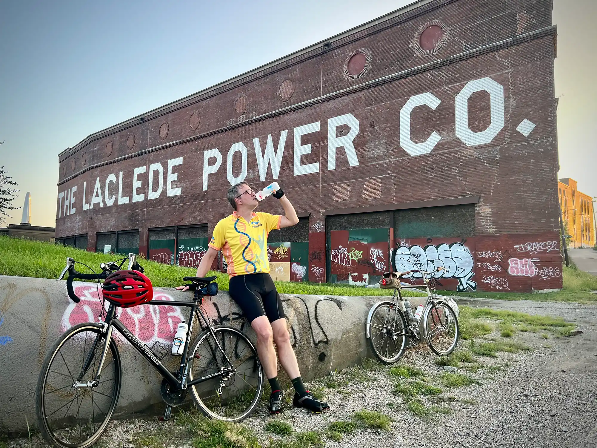 Justin Goodson with his bike on the Mississippi Greenway